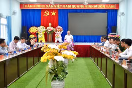 Phó Bí thư Thường trực Tỉnh ủy, Chủ tịch HĐND tỉnh Rah Lan Chung làm việc với Ban Thường vụ Đảng ủy xã SRó