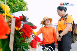 Thị trường hoa 20-10: Nhộn nhịp, đa dạng chủng loại