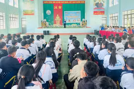 Gần 300 học sinh xã Ya Hội được tập huấn về phòng chống đuối nước 