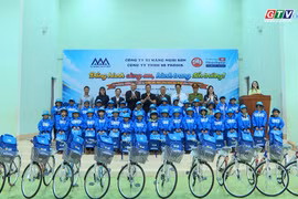 Niềm vui năm học mới của học sinh vùng biên