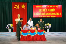 Các đơn vị quân đội tăng cường kết nghĩa với địa phương, nhà trường.