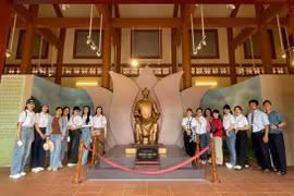 Hơn 1.000 lượt du khách tham quan Khu tưởng niệm cụ Phó bảng Nguyễn Sinh Sắc. 