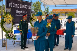 Phù Mỹ Đông tổ chức lễ truy điệu và an táng hài cốt liệt sĩ