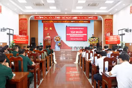Tập huấn khung diễn tập tác chiến cho 3 phường Hoài Nhơn, Hoài Nhơn Đông và Hoài Nhơn Bắc