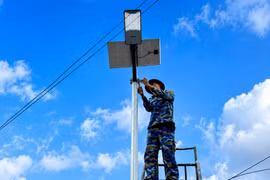 "Thắp sáng đường quê" tại làng Vĩnh An