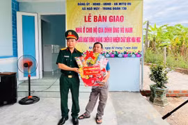 Bàn giao nhà ở cho gia đình chính sách tại xã Ngô Mây