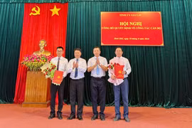 Công bố các quyết định về công tác cán bộ tại 2 xã Bình Khê và Bình Phú