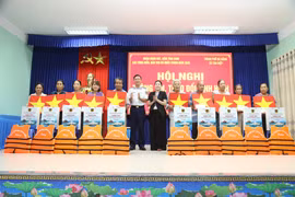 Cảnh sát biển đồng hành cùng quân, dân đảo Cù Lao Chàm