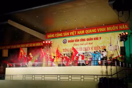 Đoàn Văn công Quân khu 9 biểu diễn nghệ thuật phục vụ cán bộ, chiến sĩ Lữ đoàn 573 và nhân dân 