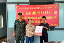 Lữ đoàn 572 bàn giao nhà ở cho gia đình chính sách