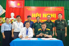 Trung đoàn 34 kết nghĩa với Trường Phổ thông Dân tộc nội trú THCS & THPT An Lão
