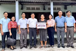 Xã An Lương tặng 8 sổ tiết kiệm cho hộ có hoàn cảnh khó khăn