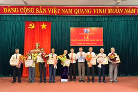 Xã Bình Khê trao huy hiệu Đảng đợt 2-9 cho 24 đảng viên