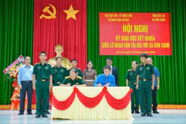 Lữ đoàn Vận tải 655 kết nghĩa với xã Vân Canh.
