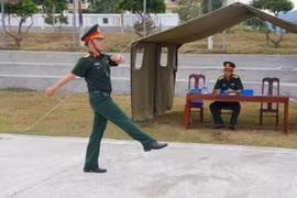 Lữ đoàn 572 tổ chức Hội thi cán bộ huấn luyện điều lệnh giỏi.