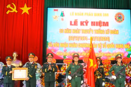 Lữ đoàn Pháo binh 368 đón nhận Huân chương Bảo vệ Tổ quốc hạng Nhì. Ảnh: Ngọc Minh 