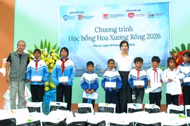 Trao tặng 78 suất học bổng “Hoa Xương Rồng” cho trẻ em khuyết tật tại Gia Lai