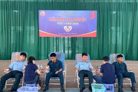 Gần 200 cán bộ, chiến sĩ Trung đoàn 925 hiến máu tình nguyện