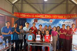 Hội Chữ thập đỏ Gia Lai và Agribank chi nhánh An Khê Đông kết nghĩa với làng Kleo Ktu