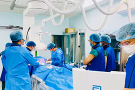 Bệnh viện Đa khoa Gia Lai triển khai kỹ thuật cấy máy tạo nhịp tim vĩnh viễn dưới hướng dẫn DSA