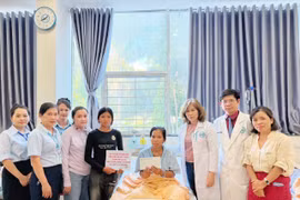 Bệnh viện Đại học Y Dược - Hoàng Anh Gia Lai hỗ trợ bệnh nhân Campuchia trên 26 triệu đồng