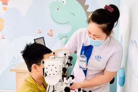 Bệnh viện Mắt Quốc tế Sài Gòn-Gia Lai điều trị cận thị miễn phí cho trẻ em 