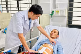 Bệnh viện Đa khoa Gia Lai phối hợp khẩn cấp liên chuyên khoa cứu sống bệnh nhân nguy kịch 