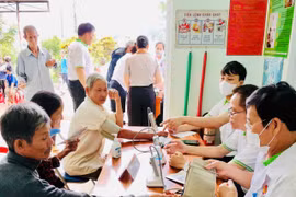 Khám bệnh, cấp thuốc miễn phí cho 500 người dân xã Bàu Cạn