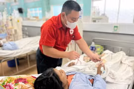 Trao tặng 45 suất quà cho bệnh nhân nghèo tại Bệnh viện Đa khoa Gia Lai 