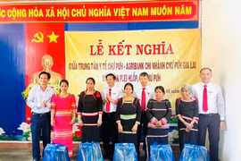 Trung tâm Y tế Chư Pưh, Agribank Chi nhánh Chư Pưh Gia Lai kết nghĩa với thôn Plei Hlốp