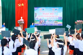 Không khí sôi nổi tại Hội thi “Rung chuông vàng - Tìm hiểu kiến thức về an toàn giao thông”.