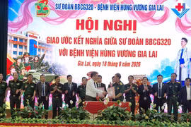 Sư đoàn 320 và Bệnh viện Hùng Vương ký quy chế kết nghĩa