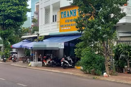 Xác minh làm rõ clip cô gái bị hành hung trên vỉa hè Quy Nhơn Nam.