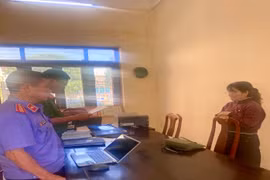Công an tỉnh Gia Lai vừa khởi tố Trương Thị Thu Cúc (SN 1978, trú xã Hoài Ân) vì hành vi lừa đảo chiếm đoạt 7,3 tỷ đồng của 2 nạn nhân ở các xã Hoài Ân, Vạn Đức.