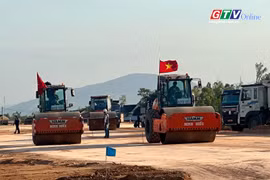 Điểm tin trưa: Gần 80% mặt bằng dự án thành phần 3 cao tốc Quy Nhơn - Pleiku đã được bàn giao