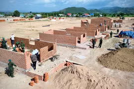 Cuộc "đại di dời" gần 1.000 hộ dân ra khỏi vùng thiên tai hạ du sông Ba.