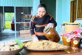 Sản phẩm "Rượu cần Jrai Ayun Pa" của chị Nay H’Tó (buôn Phu Ma Miơng, phường Ayun Pa) được nhiều khách hàng ưa chuộng.