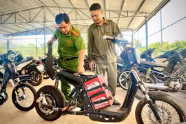 Từ một phương tiện vốn được xem là phù hợp với lứa tuổi học sinh, xe điện “độ, chế” đang âm thầm trở thành mối nguy về tai nạn giao thông và cháy nổ.
