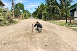 Người dân 2 xã Chư A Thai và Phú Thiện sống chung với "mưa lầy, nắng bụi" khi tuyến đường dân sinh bị xe quá tải cày xới, xuống cấp nghiêm trọng