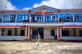 Trụ sở UBND xã H'Bông cũ (nay thuộc xã Ia Hrú) vẫn còn bỏ trống sau khi sắp xếp đơn vị hành chính.