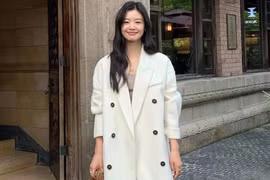 Trench coat màu trung tính dẫn đầu xu hướng thời trang đông này