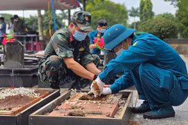 Lấy mẫu giám định ADN hài cốt liệt sĩ tại Nghĩa trang Liệt sĩ tỉnh Gia Lai