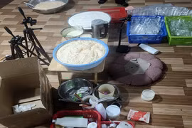 Phát hiện cơ sở sản xuất kem siêu trắng da làm từ hóa chất trôi nổi ở xã Bình Dương.