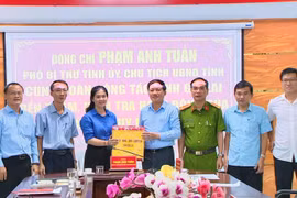 Chủ tịch UBND tỉnh Gia Lai Phạm Anh Tuấn kiểm tra hoạt động của chính quyền cơ sở tại phường Quy Nhơn Tây