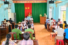 Giám đốc Công an tỉnh Gia Lai dự sinh hoạt chi bộ tại làng Lung Prông và làng Ấp