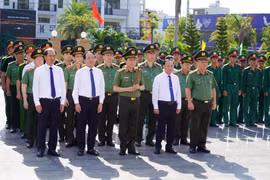 Đại tướng Lương Tam Quang viếng anh hùng liệt sĩ và thăm, tặng quà người có công tại Gia Lai