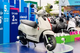 VinFast Evo Grand: Xe máy điện 2 pin đa dụng cho người cần đi xa, chở nhiều