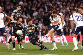 Người hùng Mathys Tel thành 'tội đồ', Tottenham đánh rơi chiến thắng trước Leeds