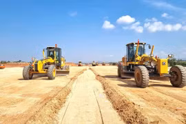 Đẩy nhanh tiến độ thi công đường cất hạ cánh số 2 Cảng hàng không Phù Cát