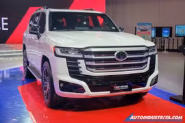 Toyota Land Cruiser Hybrid cập bến Đông Nam Á giá gần 3 tỷ, chờ ngày về Việt Nam